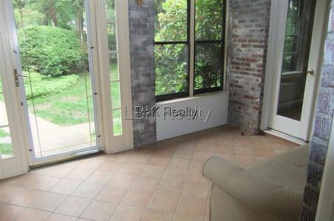 68 Walnut Hill Rd in Newton, MA - Foto de edificio - Building Photo