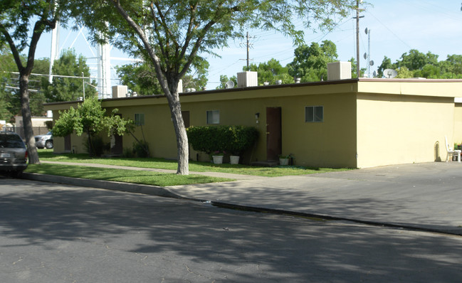 449 12th St in Merced, CA - Foto de edificio - Building Photo