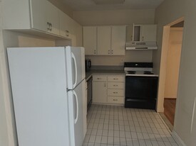 114 Strathmore Rd, Unit 203 Apartamentos