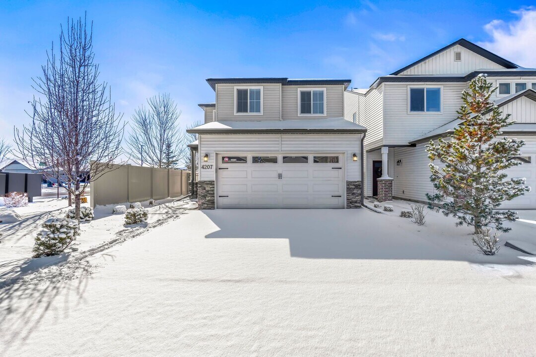 4207 E Esperanto St in Meridian, ID - Building Photo