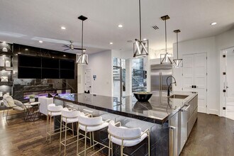 5158 Huckleberry Cir in Houston, TX - Building Photo - Building Photo