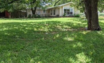 7472 Love Cir in Fort Worth, TX - Building Photo - Building Photo