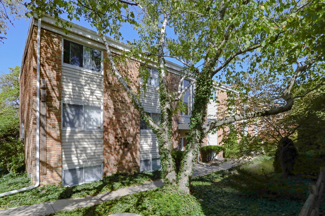 Garden Court Apartments in Champaign, IL - Foto de edificio
