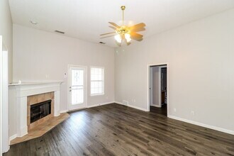 7248 Bridgefield Dr in Cordova, TN - Foto de edificio - Building Photo