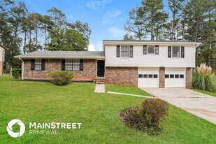 2236 Kings Forest Dr SE in Conyers, GA - Building Photo