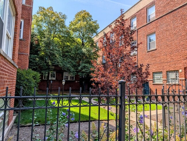 3151 W Argyle St in Chicago, IL - Building Photo - Building Photo