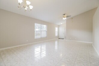 945 Little Creek Rd in Orlando, FL - Building Photo - Building Photo