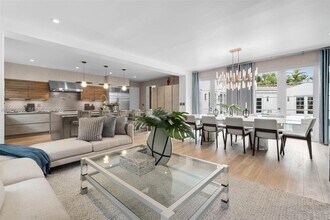 2887 Pine Tree Dr in Miami Beach, FL - Building Photo - Building Photo