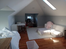 11 Belvoir Rd, Unit Studio in Milton, MA - Building Photo