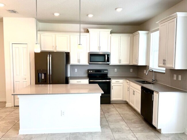2922 Theme St in Kissimmee, FL - Building Photo - Building Photo