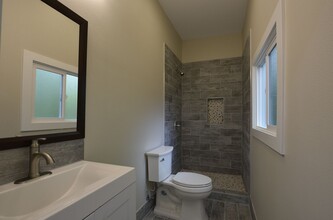 2132-2134-2134 NW Aspen Ave in Portland, OR - Foto de edificio - Building Photo