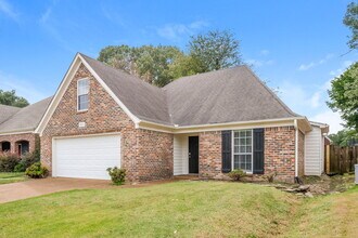 4825 Graham Lake Dr in Olive Branch, MS - Building Photo - Building Photo