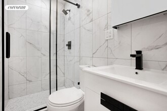 323 E 93rd St in New York, NY - Building Photo - Building Photo