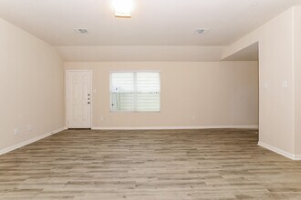 2097 Oakwood Forest Dr in Bryan, TX - Building Photo - Building Photo