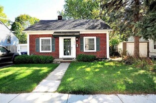 906 Sylvan Ave in Ann Arbor, MI - Building Photo