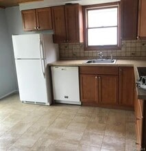 568 S 15th St in Lindenhurst, NY - Foto de edificio - Building Photo