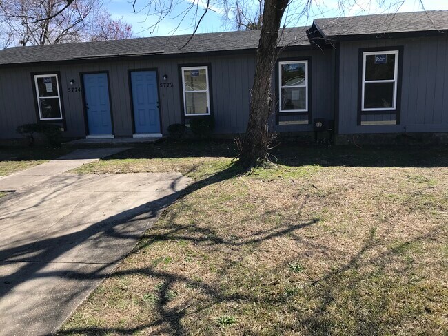 5768 Aftonshire Dr in Fayetteville, NC - Foto de edificio - Building Photo