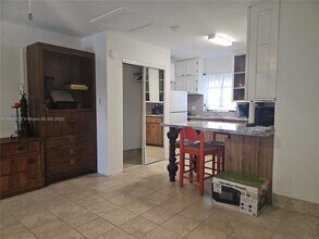 305 SE 12th Ave in Pompano Beach, FL - Building Photo - Building Photo