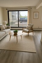 9208-9106 106 Ave NW in Edmonton, AB - Building Photo