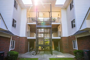 334 Brownlea Dr, Unit 6g in Greenville, NC - Building Photo