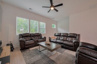1111 Bruno Pl in Houston, TX - Building Photo - Building Photo