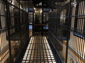 2800 N Pine Grove Ave, Unit 8g in Chicago, IL - Building Photo