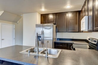 563 NE Kettle St in Oak Harbor, WA - Building Photo - Building Photo