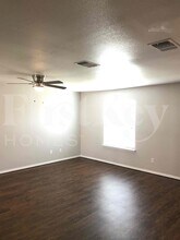 10631 S Shaenridge in San Antonio, TX - Building Photo - Building Photo