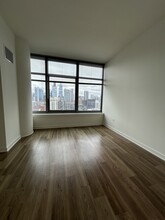 312 W Chestnut St, Unit 1012 in Chicago, IL - Building Photo - Building Photo