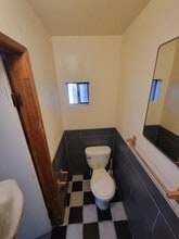 4112 Santa Ana St, Unit Studio /small kitchenette in South Gate, CA - Foto de edificio - Building Photo
