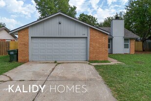 1319 W Gemini Rd in Edmond, OK - Building Photo