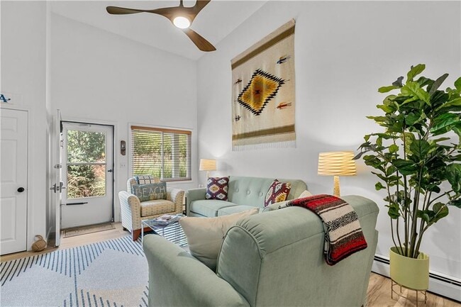 26-30-30 W Narragansett Ave in Newport, RI - Building Photo - Building Photo