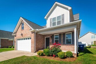 925 Dearborn Ct in Winterville, NC - Building Photo - Building Photo