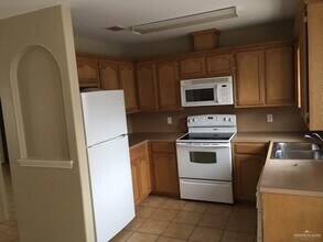 18 Cervantes Ave in Edinburg, TX - Building Photo - Building Photo