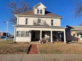 211 E 7th St in Concordia, KS - Building Photo