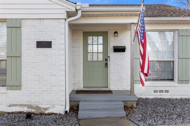 property at 1316 Linden Ln