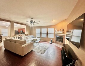 717 Kentucky Derby Ln in Fort Worth, TX - Building Photo - Building Photo