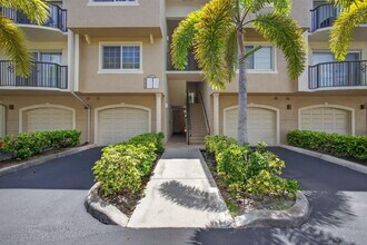 1100 Crestwood Ct S in Royal Palm Beach, FL - Building Photo - Building Photo