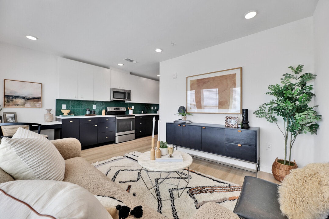 The Zenith in Austin, TX - Building Photo