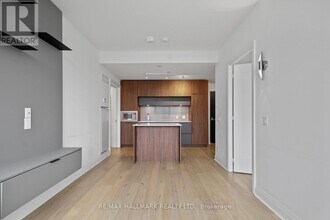 151-151 Avenue Rd in Toronto, ON - Building Photo - Building Photo