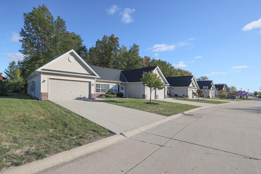 Marsh's Landing in Elyria, OH - Foto de edificio