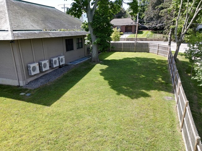 64 Lowell St, Unit #4 in Peabody, MA - Foto de edificio - Building Photo