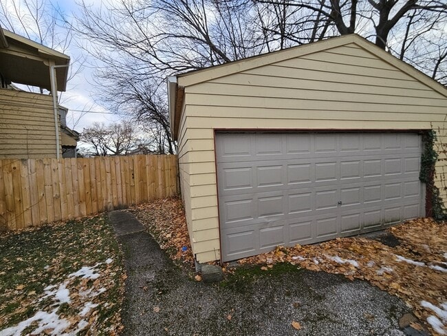 15218 Shiloh Rd in Cleveland, OH - Building Photo - Building Photo