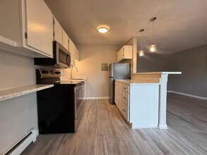 5042 El Camino Dr in Colorado Springs, CO - Foto de edificio - Building Photo