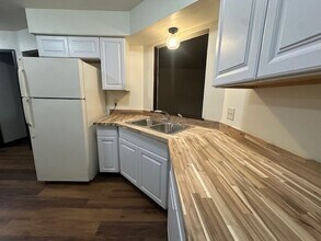 220 Pleasant St in Lake Mills, WI - Building Photo - Building Photo