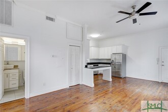 321 W Broughton St in Savannah, GA - Building Photo - Building Photo