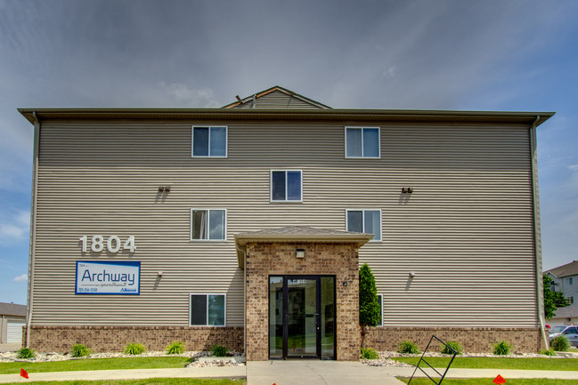 Circle E Apartments in Fargo, ND - Building Photo - Building Photo