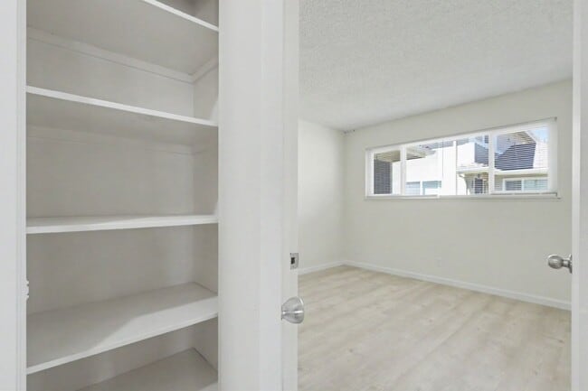1670 Calle Diamonte in Thousand Oaks, CA - Foto de edificio - Building Photo