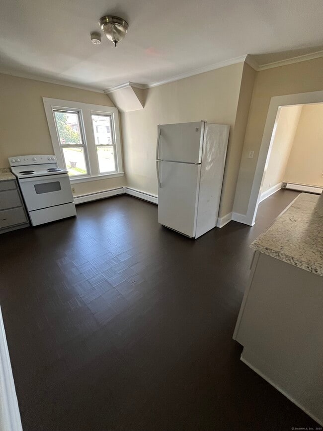 16 Ellis St in New Britain, CT - Building Photo - Building Photo