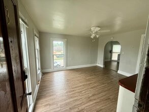 321 Clay St, Unit 3 in Cedar Falls, IA - Building Photo - Building Photo